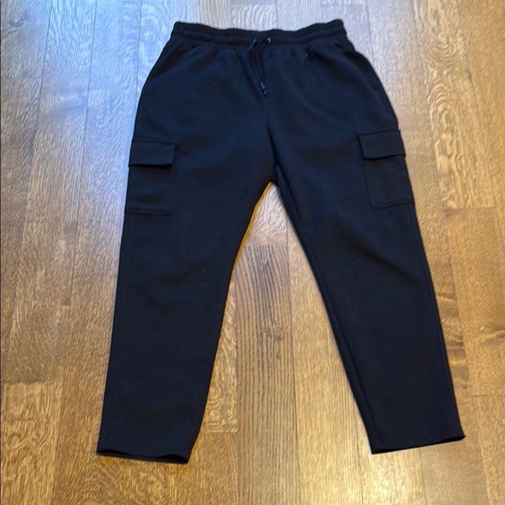 Yogalicious Black Cargo Pants Relaxed Fit- Black- Large- like new